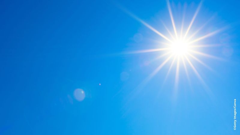 soleil qui brille dans le ciel