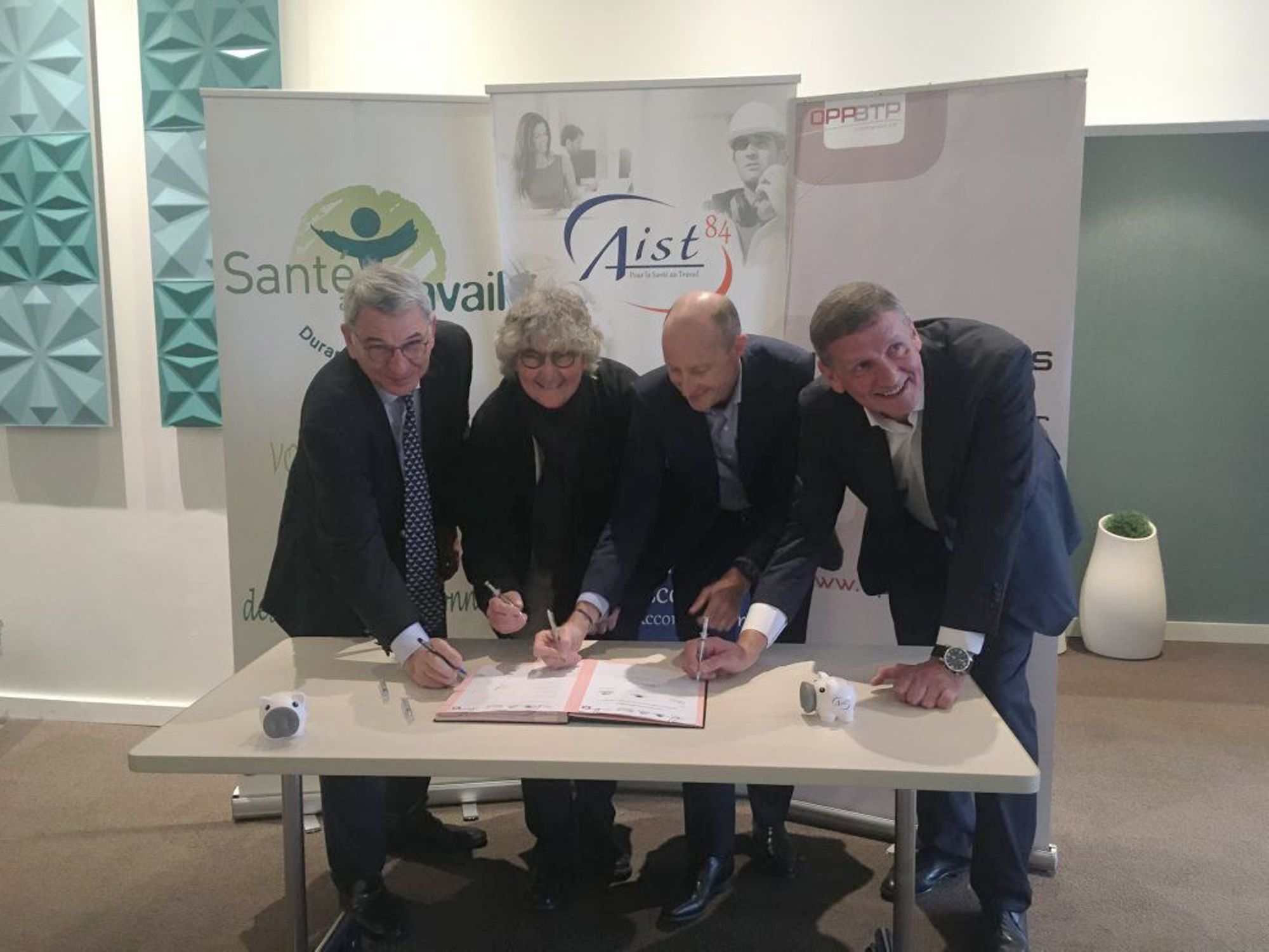 Les SSTI du Vaucluse et l'OPPBTP signent un partenariat